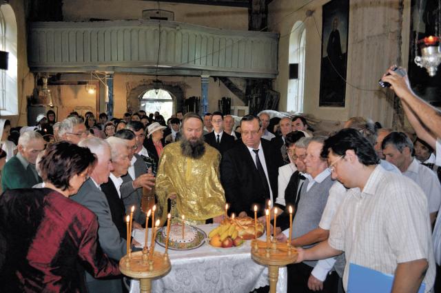 100 de ani de existenţă a bisericii parohiei Rediu