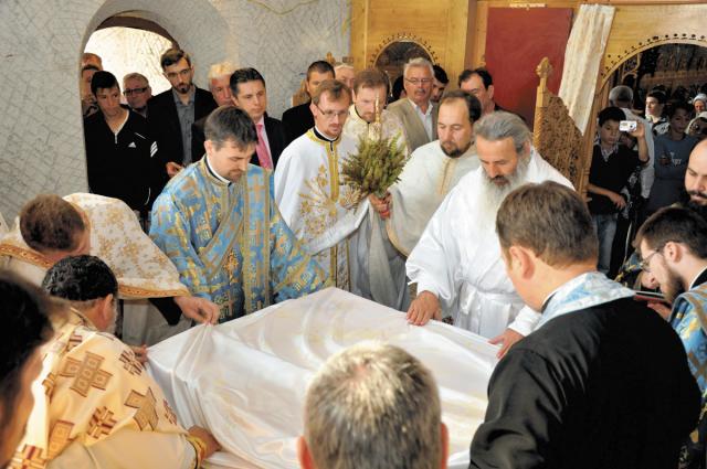 Noi porţi către ceruri în Protopopiatul Hârlău