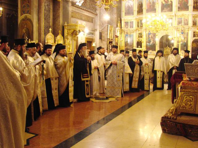 Moaştele Sfintei Parascheva au fost readuse în Catedrala mitropolitană (2007)