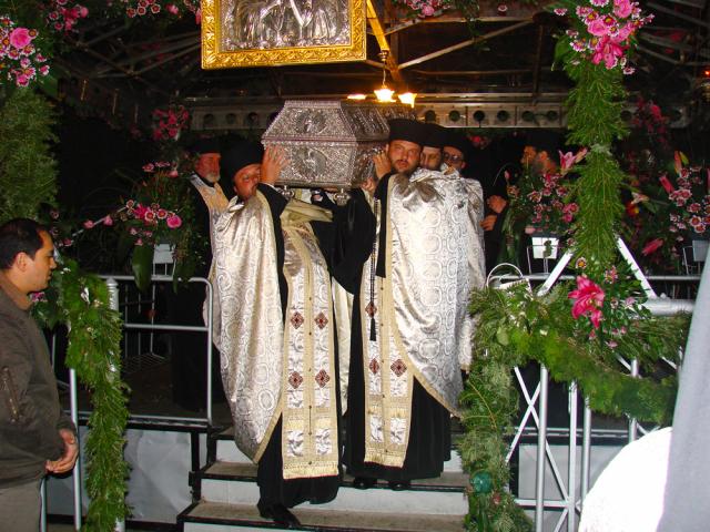 Moaştele Sfintei Parascheva au fost readuse în Catedrala mitropolitană (2007)