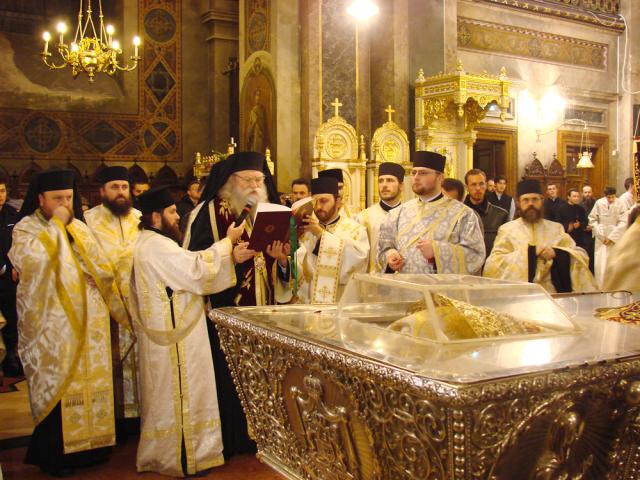 Moaştele Sfintei Parascheva au fost readuse în Catedrala mitropolitană (2007)