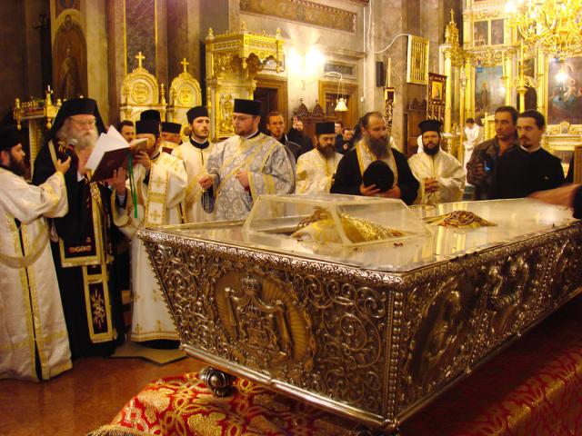 Moaştele Sfintei Parascheva au fost readuse în Catedrala mitropolitană (2007)