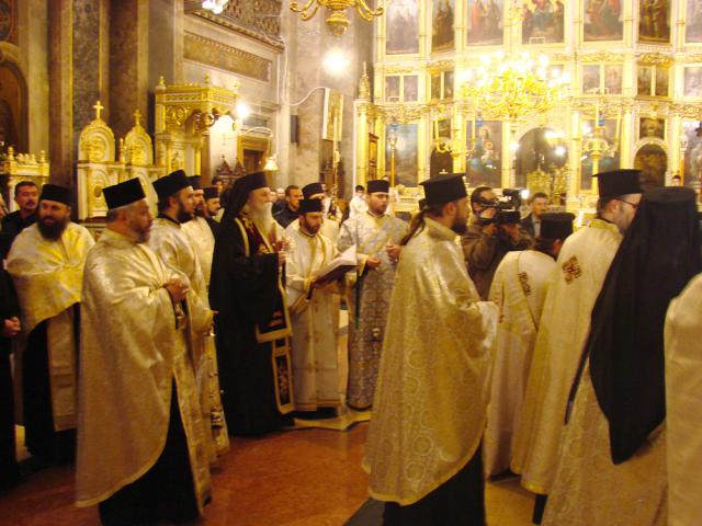 Moaştele Sfintei Parascheva au fost readuse în Catedrala mitropolitană (2007)