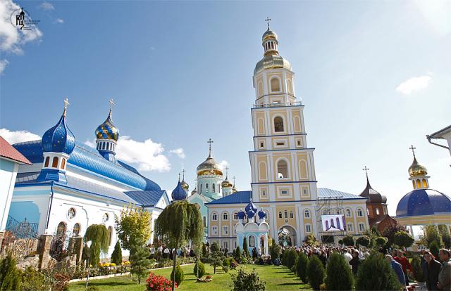 Catedrala "Sfânta Treime" din Băiceni - Bucovina (Ucraina) a fost sfinţită
