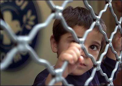 Asociaţia Copiilor critică dur detenţia copiilor migranţi în Marea Britanie