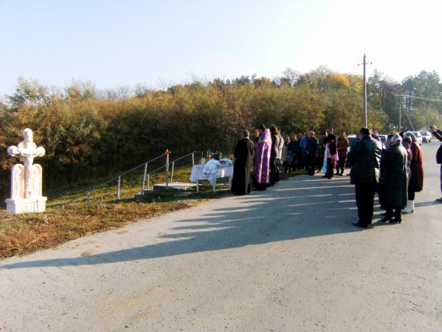 În satul Bravicea a fost sfinţită o troiţă în memoria deportaţilor
