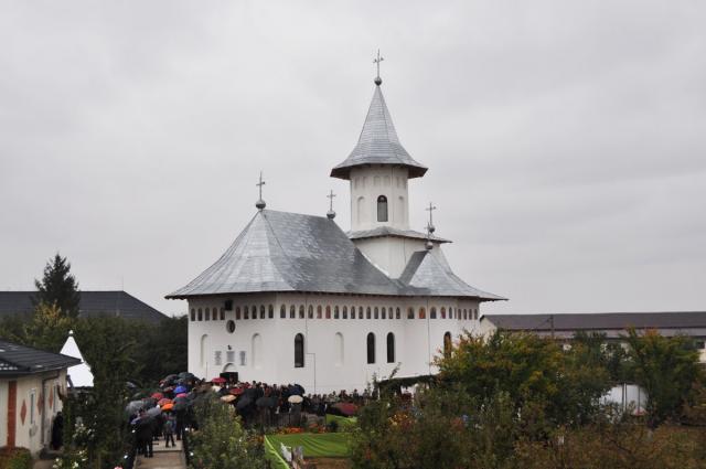 Trei biserici din judeţul Botoşani au primit veşmântul sfinţirii