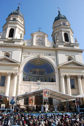 Cum reuşeşte Sfânta Parascheva să intre în sufletele pelerinilor (2008)