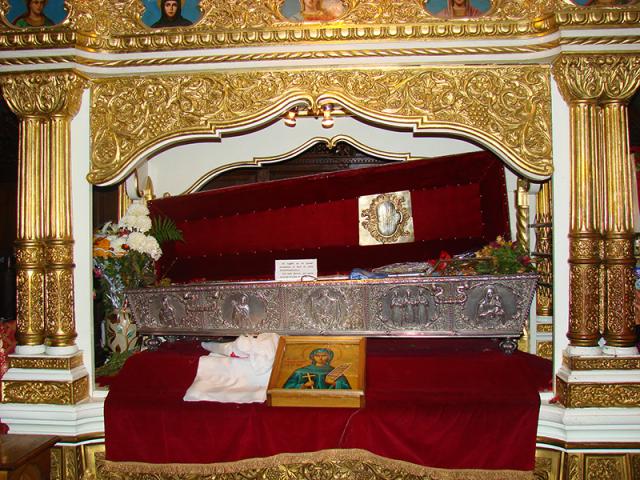 Sute de biserici poartă hramul Cuvioasei Parascheva (2006)