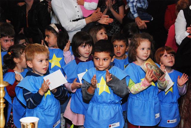 Preşcolarii de la "Buna Vestire" s-au rugat ieri la sfinţirea noii lor grădiniţe (2009)