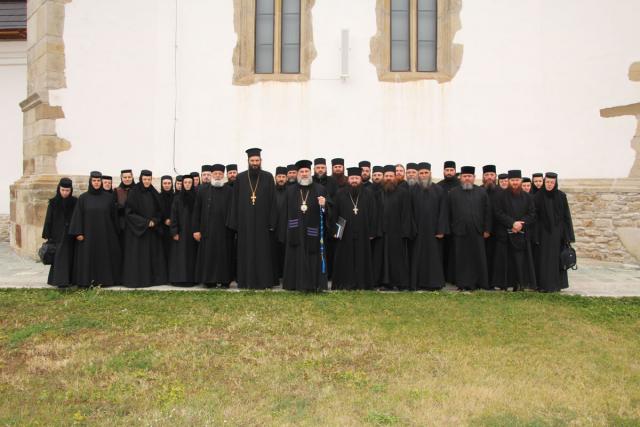 Sinaxa stareţilor, stareţelor şi a duhovnicilor din mănăstirile Arhiepiscopiei Romanului şi Bacăului