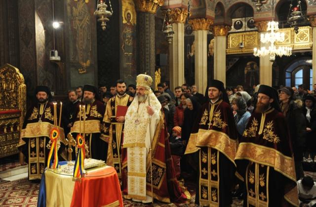Te Deum la Ziua Naţională a României şi slujbă de pomenire a eroilor în bisericile ortodoxe
