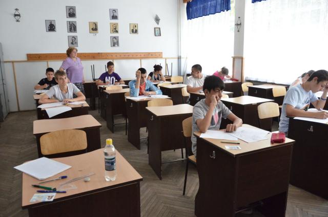 Ministerul Educaţiei a publicat modelele de subiecte pentru examenele naţionale