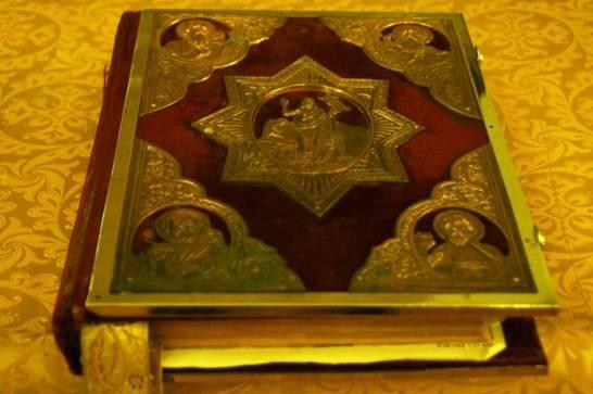Un hoţ s-a pocăit şi a returnat o Evanghelie furată de la Biserica Ortodoxă din Buffalo
