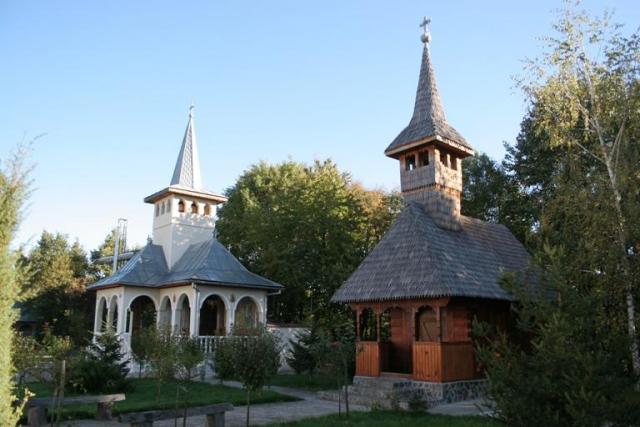 A fost inaugurată biblioteca mănăstirii Teiuş