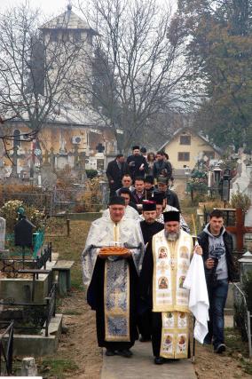 Rugăciune şi milostenie pentru cei plecaţi la Domnul