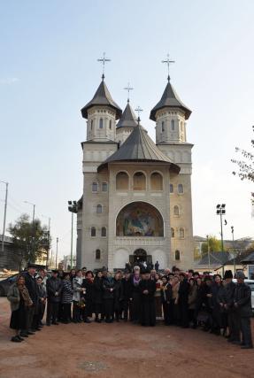 Moaştele Sfântului Nectarie, venerate la Iaşi de peste o mie de credincioşi