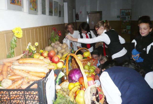 Săptămâna legumelor şi fructelor donate, la Şcoala „Dimitrie A. Sturdza“
