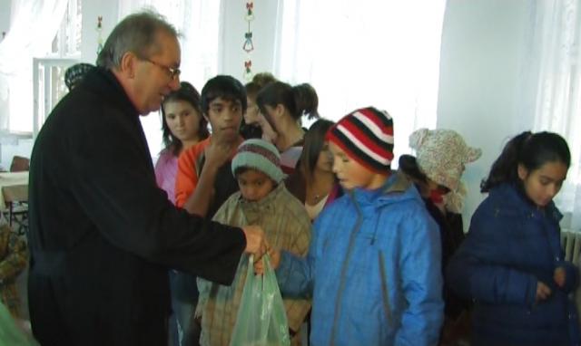 Arhiepiscopia Sibiului a oferit daruri copiilor de la Centrul de plasament Orlat
