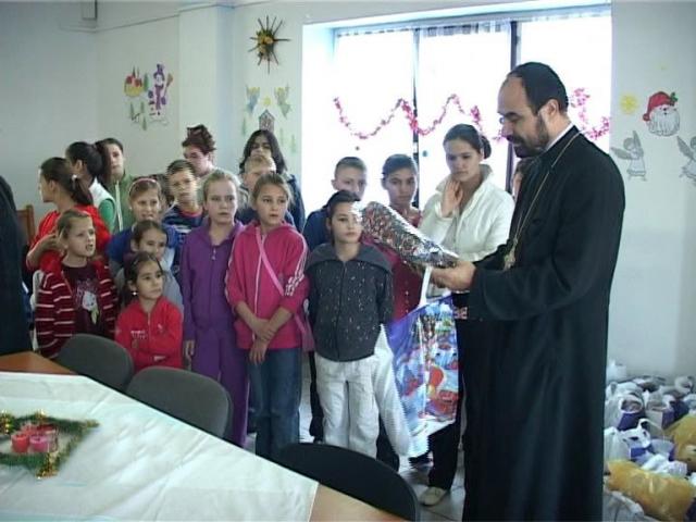 Arhiepiscopia Timişoarei a oferit daruri copiilor din Centrul de plasament Recaş