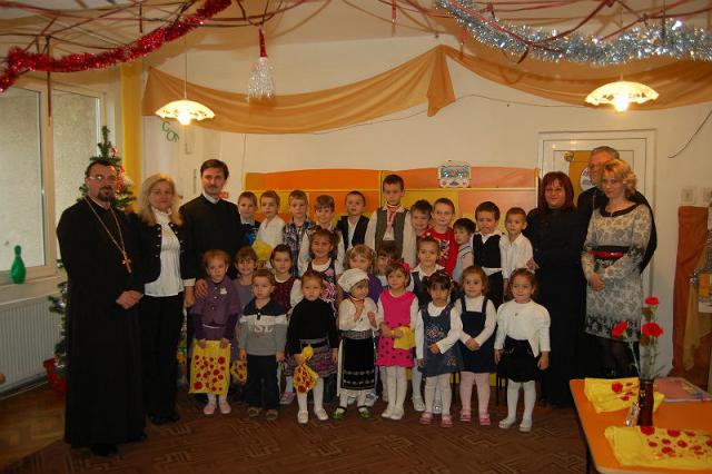 Daruri pentru copiii de la Grădiniţa Nr. 4 din Lugoj