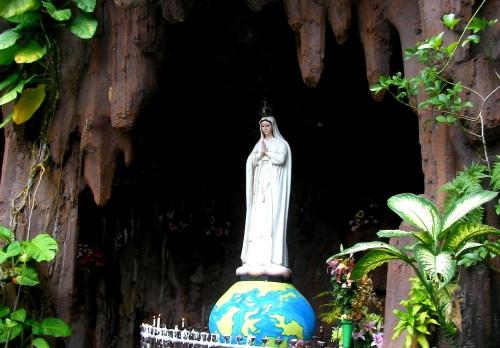 Statuie a Maicii Domnului decapitată în Indonezia