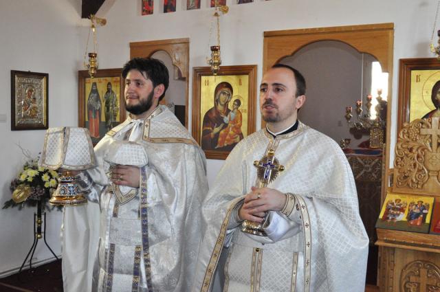 Prima Liturghie în parohia „Sfinţii Arhangheli Mihail şi Gavriil“ din Iaşi