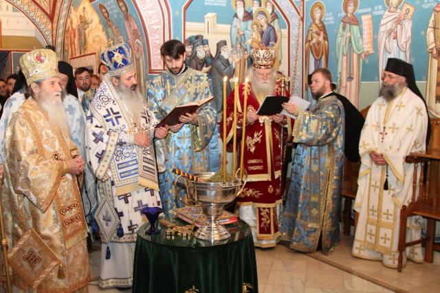 Trei ierarhi au binecuvântat lucrările Bisericii "Buna Vestire" de la Sihăstria Putnei