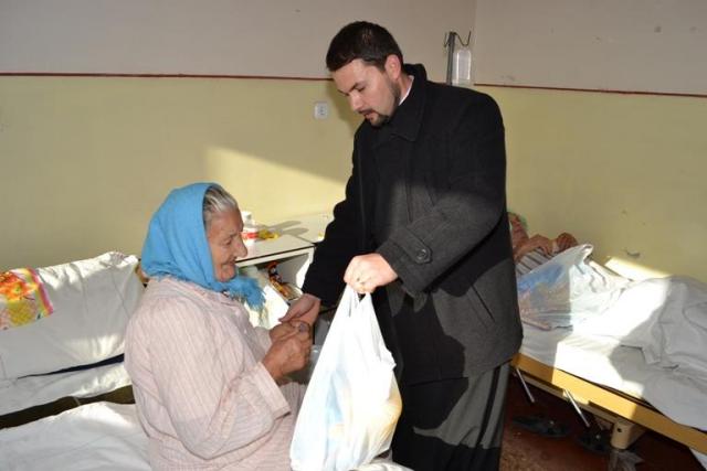 Serviciul social-misionar al Episcopiei Caransebeşului a organizat o activitate filantropică la spitalele şi centrele sociale din Oraviţa