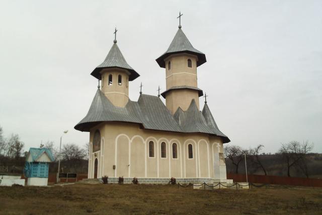 Slujbă arhierească în parohia Ipatele