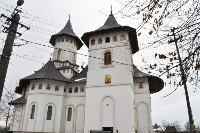 Prima Liturghie arhierească în parohia „Sfinţii Împăraţi Constantin şi Elena“ - Galata din Iaşi