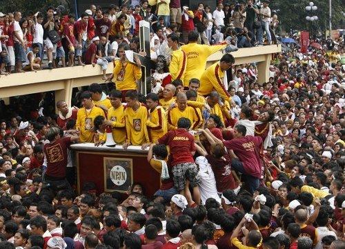 2 milioane de catolici filipinezi în procesiunea cu statuia “Nazarineanul negru”