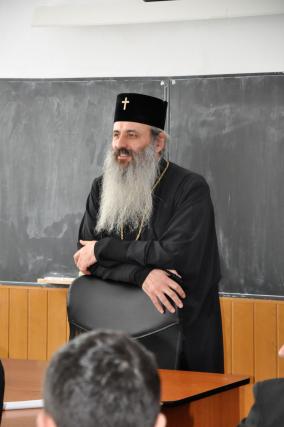 Înalt Preasfinţitul Teofan, în mijlocul seminariştilor de la Iaşi