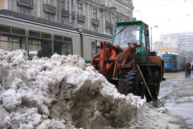 Drumuri închise şi trenuri anulate în judeţele Botoşani, Neamţ şi Suceava