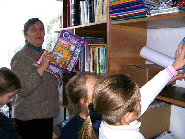 Copii şi cărţi la Şcoala 11 din Botoşani