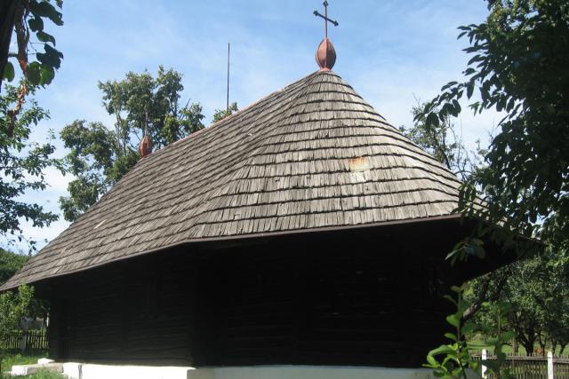 Lemnul, element de construcţie şi decor în lăcaşurile botoşănene