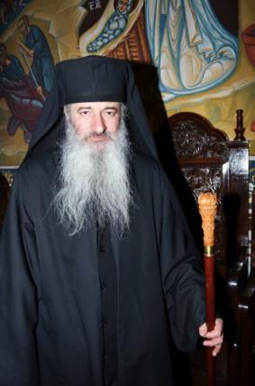 Noi stareţi la Mănăstirile Pângăraţi şi Horaiţa