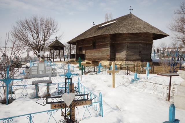 La bisericuţa din Păuşeşti, istoria aşezării s-a scris pe lemn