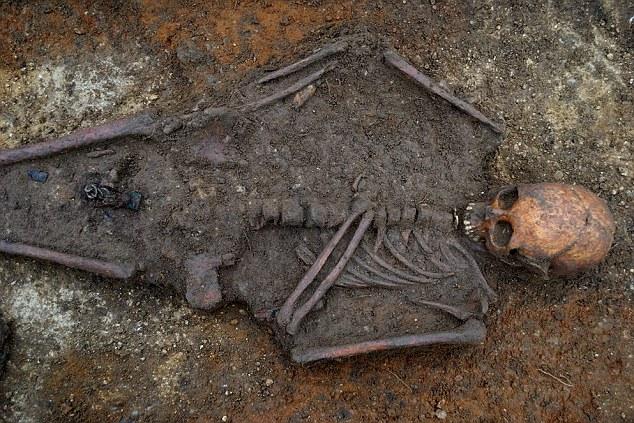 Descoperire: mormânt anglo-saxon al unei tinere creştine din secolul al 7-lea