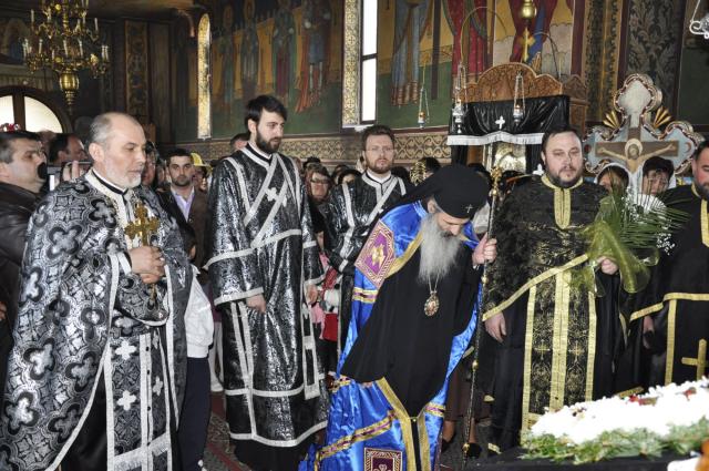 ÎPS Teofan: "Să nu fim doar credincioşi de duminică”