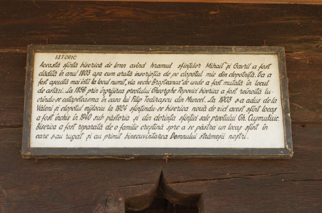 La Muncelul de Sus, biserica de lemn şi-a urmat satul