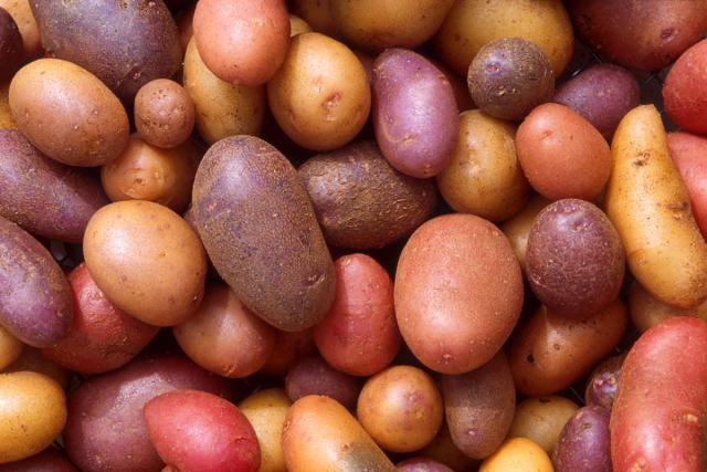 Cartoful, o sursă generoasă de nutrienţi şi vitamine