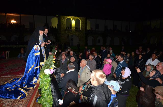 Slujba Privegherii la hramul Mănăstirii Neamţ