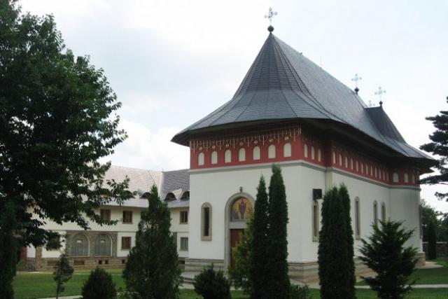 Liturghie arhierească la Mănăstirea Popăuţi