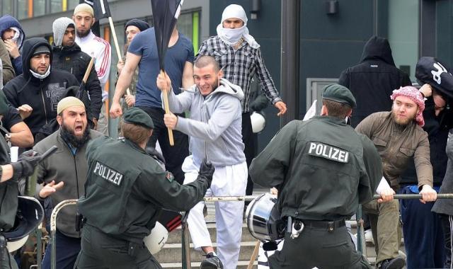 Militanţii salafiţi rănesc 29 de poliţişti germani