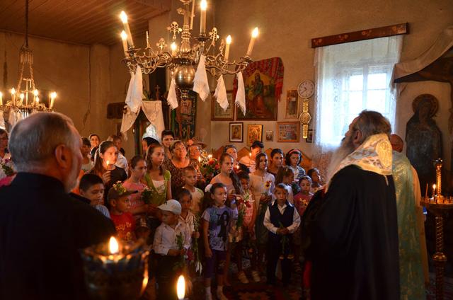 O zi cu mitropolitul prin parohiile Moldovei