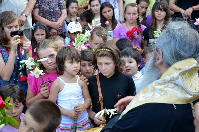 O zi cu mitropolitul prin parohiile Moldovei