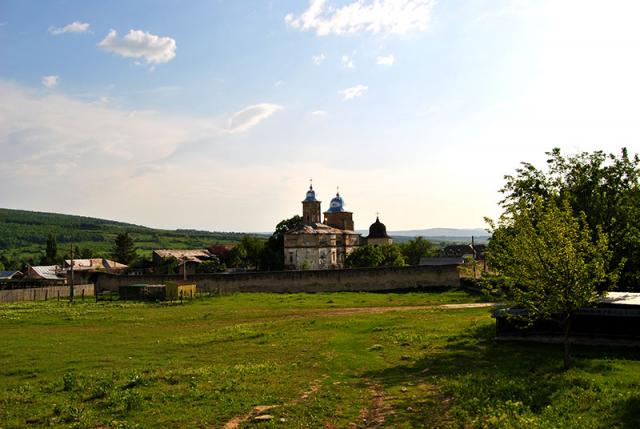 Un lăcaș „lăsat în pace”: Mănăstirea Bârnova