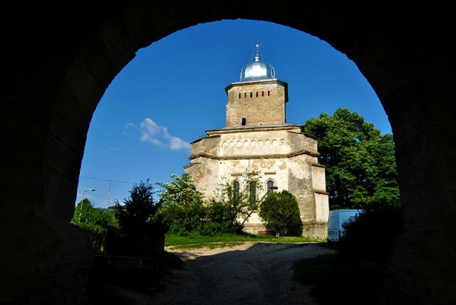 Un lăcaș „lăsat în pace”: Mănăstirea Bârnova