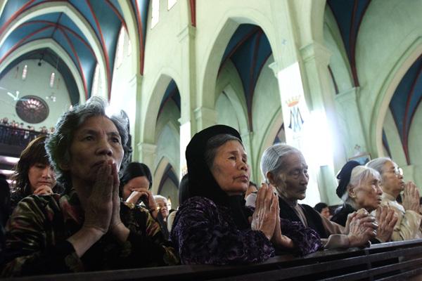 2 biserici dărâmate în Vietnam